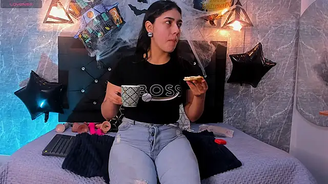 emberhodson online show from October 17, 11:57 am