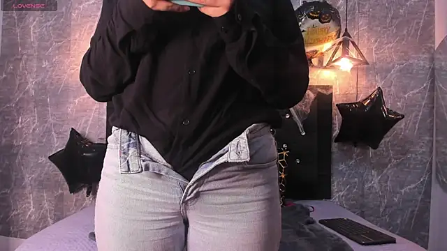 emberhodson online show from October 18, 12:28 pm