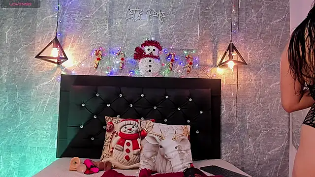 emberhodson online show from November 27, 12:29 pm