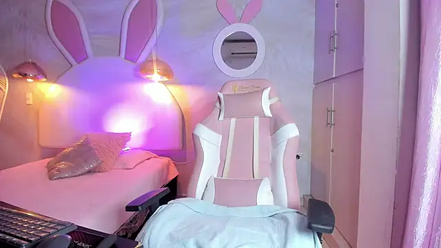 NAUGHTY ALANA  online show from February 17, 1:42 pm