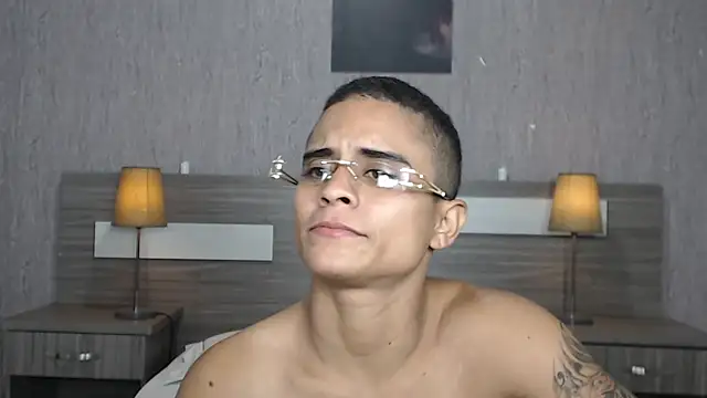 Liiamthompson online show from September 22, 9:22 am