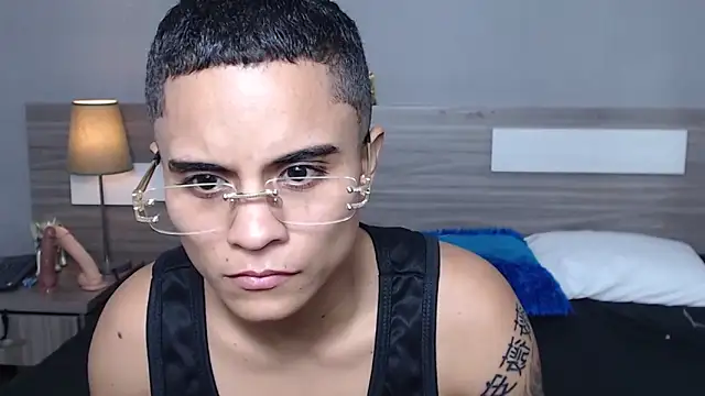 Liiamthompson online show from October 12, 11:53 am