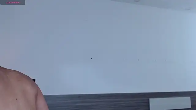 Liiamthompson online show from November 24, 11:37 pm