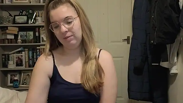 Demi WelshX online show from November 14, 9:30 am