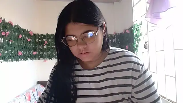 Snapshot of viccky_vick chatting on April 2, 1:42 pm viccky vick online show from April 2, 1:42 pm