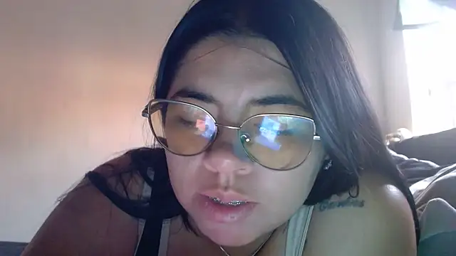 Snapshot of viccky_vick chatting on April 12, 10:04 pm viccky vick online show from April 12, 10:04 pm