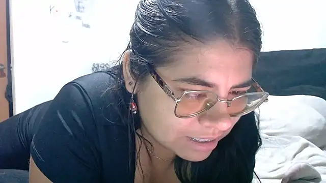 Snapshot of viccky_vick chatting on June 18, 12:44 am viccky vick online show from June 18, 12:44 am