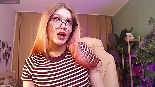 Gretchen Mol online show from January 16, 7:34 am