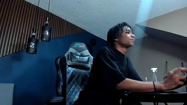 Snapshot of ErickCarmack chatting on January 31, 5:30 am ErickCarmack online show from January 31, 5:30 am