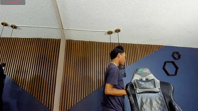 Snapshot of ErickCarmack chatting on March 15, 4:02 am ErickCarmack online show from March 15, 4:02 am