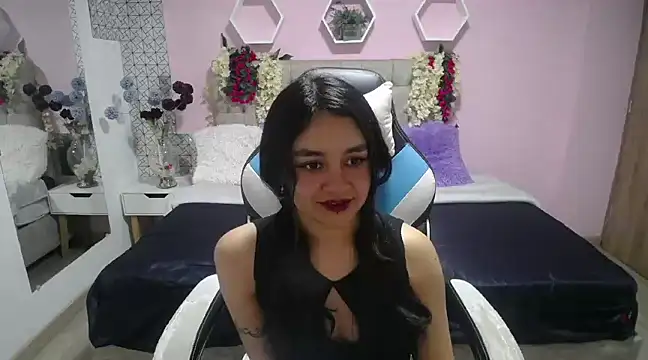Snapshot of Lucy_Harris chatting on January 29, 7:32 pm Lucy Harris online show from January 29, 7:32 pm