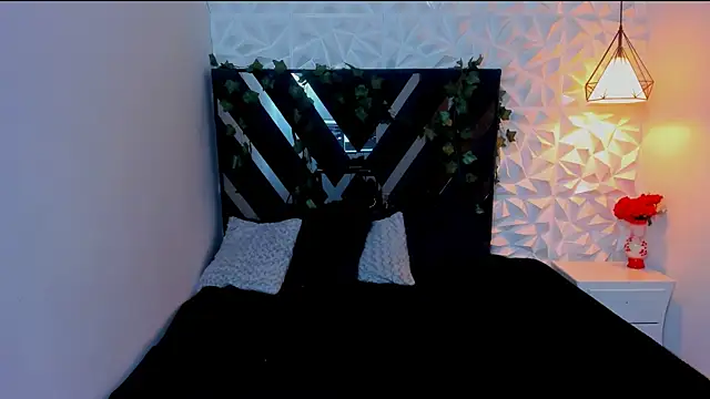 Snapshot of Lucy_Harris chatting on March 20, 3:45 am Lucy Harris online show from March 20, 3:45 am