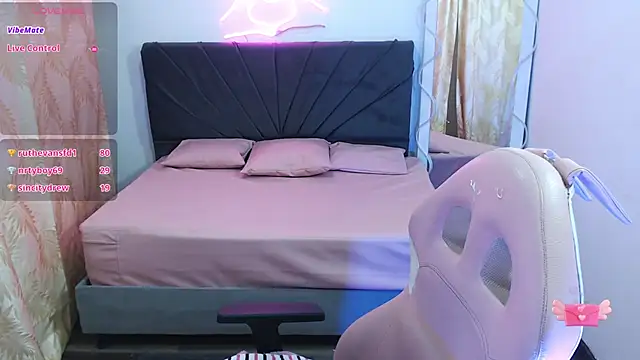 palmerfox tay online show from March 7, 10:10 pm