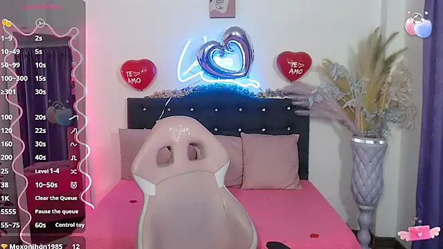 palmerfox tay online show from March 17, 6:18 am