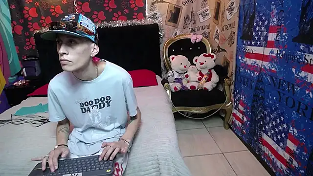 SimonAndJocelyn online show from February 17, 1:25 am
