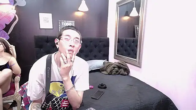 SimonAndJocelyn online show from September 18, 2:52 pm