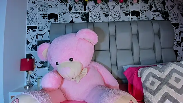 Snapshot of LucyRosse chatting on March 17, 11:24 am LucyRosse online show from March 17, 11:24 am