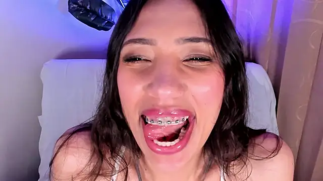 Miss veronicaa2 online show from April 29, 1:26 pm