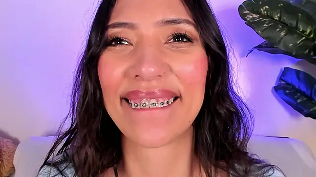 Miss veronicaa2 online show from May 7, 1:16 pm