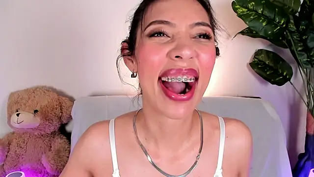 Miss veronicaa2 online show from May 8, 1:27 pm