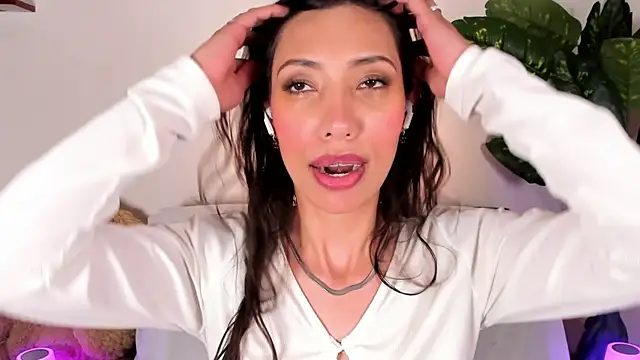 Miss veronicaa2 online show from May 11, 1:28 pm