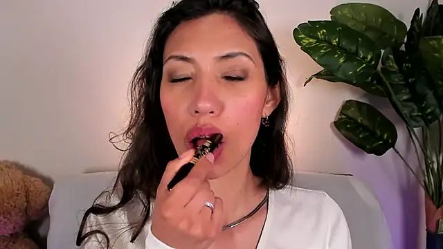 Miss veronicaa2 online show from May 11, 5:43 pm