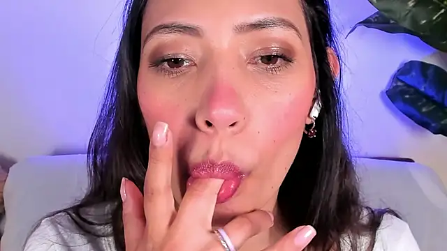 Miss veronicaa2 online show from May 14, 1:18 pm