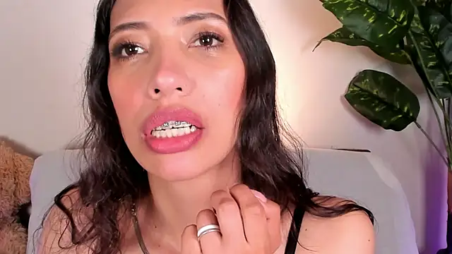 Miss veronicaa2 online show from May 22, 1:17 pm