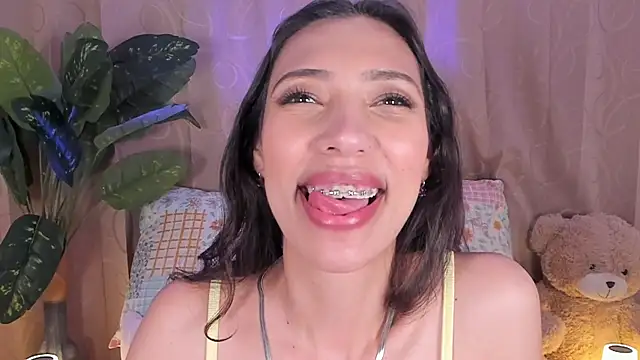 Miss veronicaa2 online show from July 10, 1:14 pm