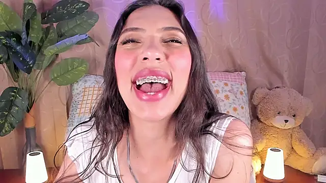 Miss veronicaa2 online show from July 13, 1:47 pm