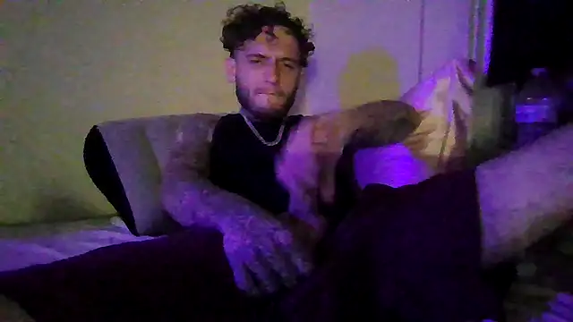 Snapshot of cruz815 chatting on September 14, 7:18 am cruz815 online show from September 14, 7:18 am