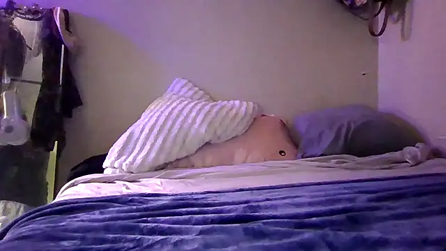 Snapshot of cruz815 chatting on September 16, 9:27 pm cruz815 online show from September 16, 9:27 pm