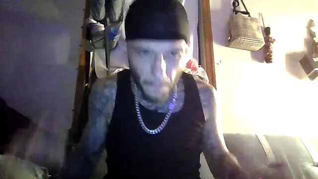 Snapshot of cruz815 chatting on September 21, 6:15 am cruz815 online show from September 21, 6:15 am