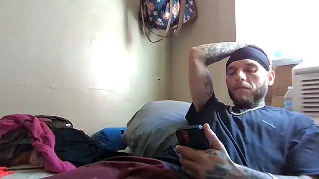 Snapshot of cruz815 chatting on October 1, 6:14 pm cruz815 online show from October 1, 6:14 pm