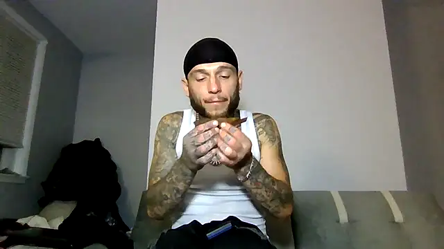 Snapshot of cruz815 chatting on October 15, 12:33 am cruz815 online show from October 15, 12:33 am