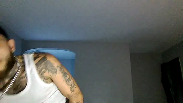 Snapshot of cruz815 chatting on October 17, 8:33 pm cruz815 online show from October 17, 8:33 pm