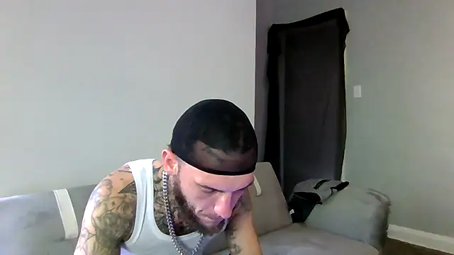 Snapshot of cruz815 chatting on October 20, 5:13 pm cruz815 online show from October 20, 5:13 pm