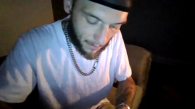 Snapshot of cruz815 chatting on October 27, 7:34 am cruz815 online show from October 27, 7:34 am