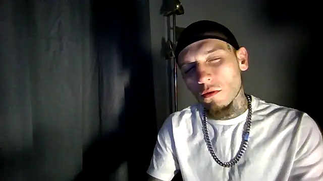 Snapshot of cruz815 chatting on November 1, 2:35 am cruz815 online show from November 1, 2:35 am