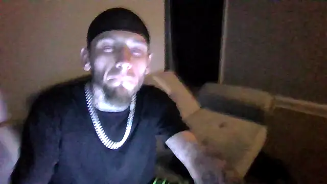 Snapshot of cruz815 chatting on November 12, 10:26 am cruz815 online show from November 12, 10:26 am