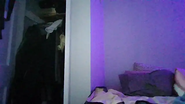 Snapshot of cruz815 chatting on November 30, 3:27 pm cruz815 online show from November 30, 3:27 pm