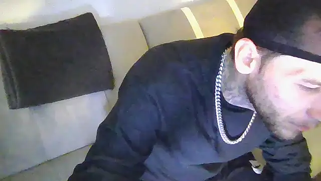 Snapshot of cruz815 chatting on December 5, 8:49 pm cruz815 online show from December 5, 8:49 pm