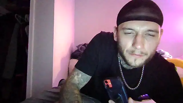 Snapshot of cruz815 chatting on December 18, 10:27 pm cruz815 online show from December 18, 10:27 pm