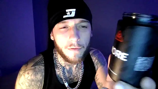 Snapshot of cruz815 chatting on January 19, 1:31 am cruz815 online show from January 19, 1:31 am