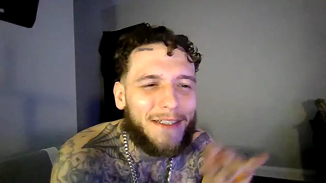 Snapshot of cruz815 chatting on February 14, 8:11 am cruz815 online show from February 14, 8:11 am