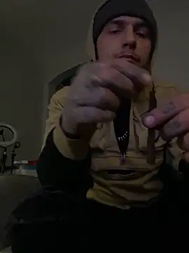 Snapshot of cruz815 chatting on March 15, 1:22 am cruz815 online show from March 15, 1:22 am