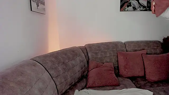 Dylan Milk online show from June 14, 6:32 pm