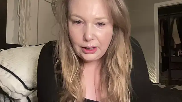 BustyHayleyUk online show from January 29, 7:32 pm