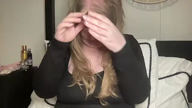 BustyHayleyUk online show from January 29, 10:43 pm