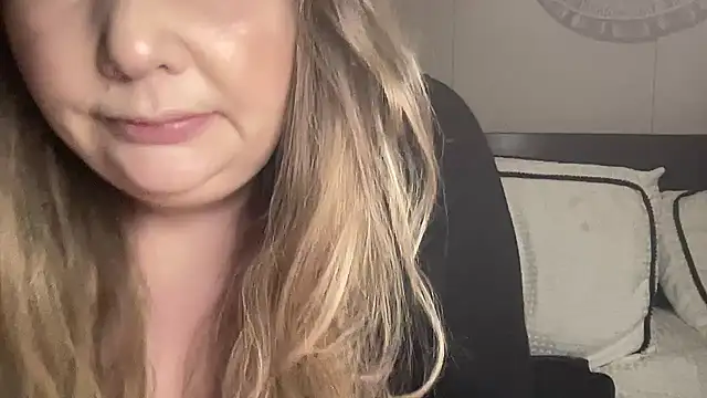 BustyHayleyUk online show from February 8, 8:21 pm